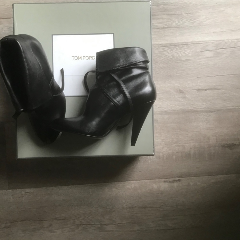 TOM FORD Sheep Leather Ankle-Tie Cuff Boots (Black) - - Picture 8 of 9